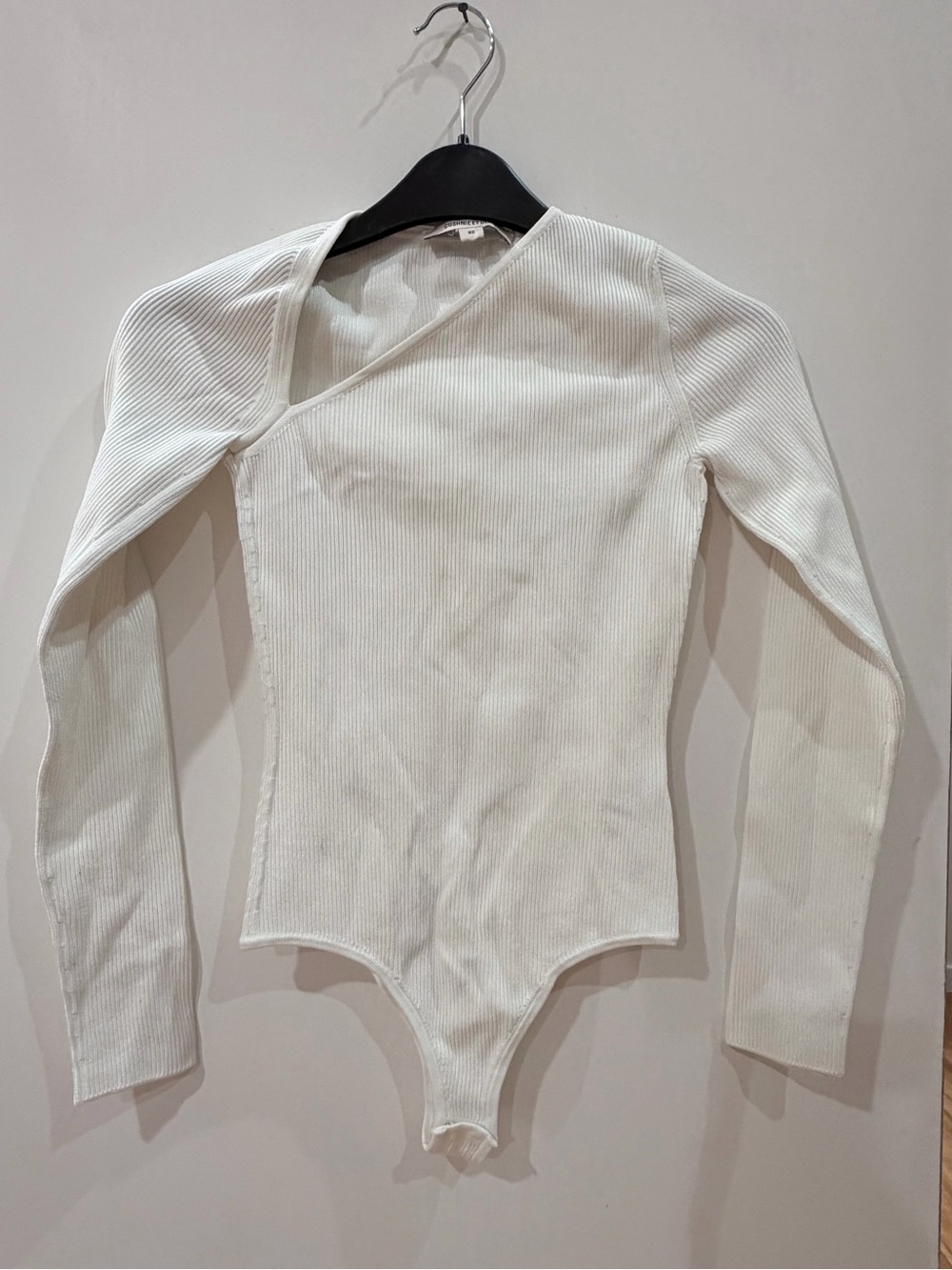 Cushnie et Ochs Asymmetric White Long-Sleeve Bodysuit